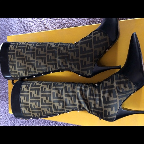 Authentic Fendi monogram full length zippered boot - Picture 6 of 8
